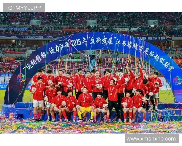 香港足球明星队激情对决国际球队展现足球魅力与团队精神